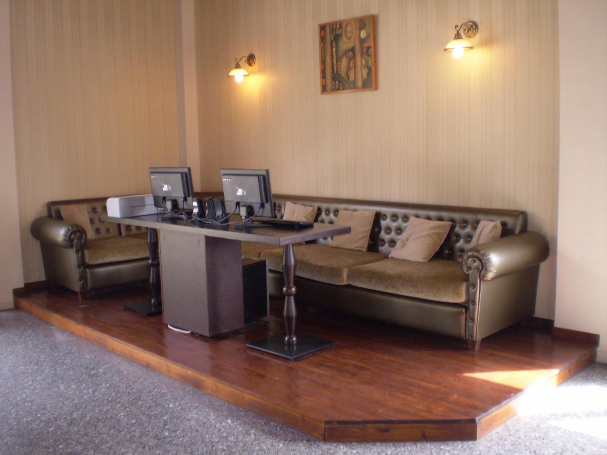 Byzantion Hotel Mystras Buitenkant foto
